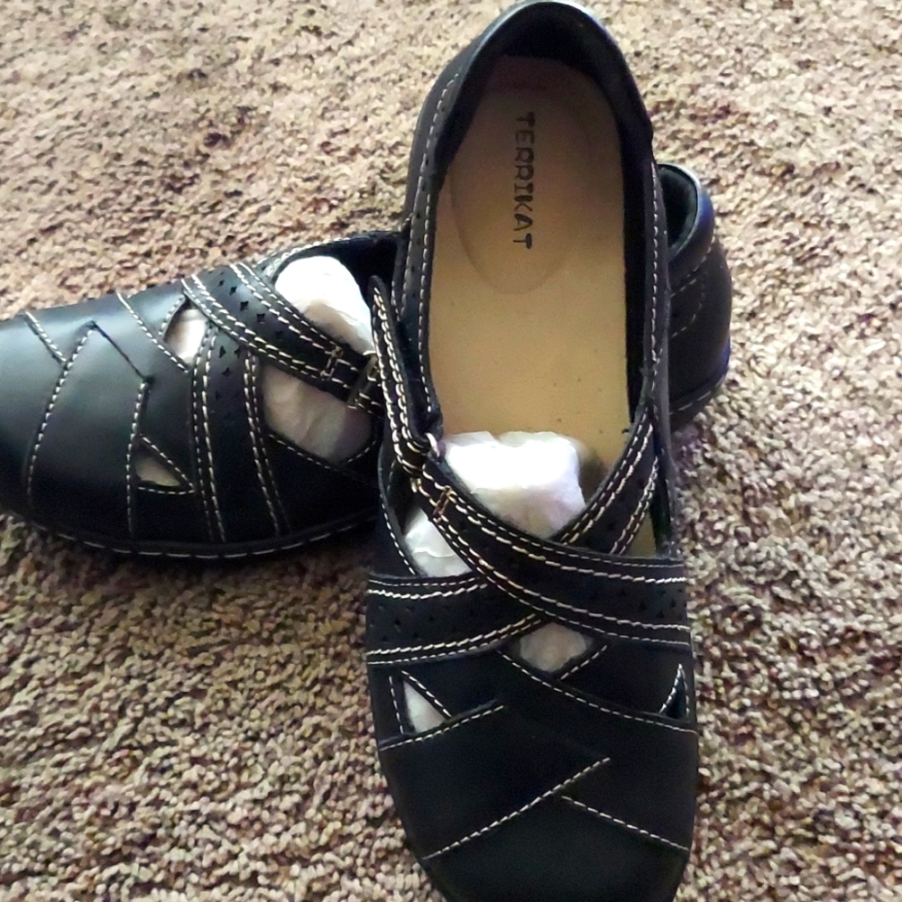 Terrikat Women's Casual Black Loafers Cute Slip on Comfort Walking Flats Leathe